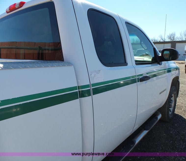 image for item L5604 2009 Chevrolet Silverado 2500HD Ext. Cab pickup truck