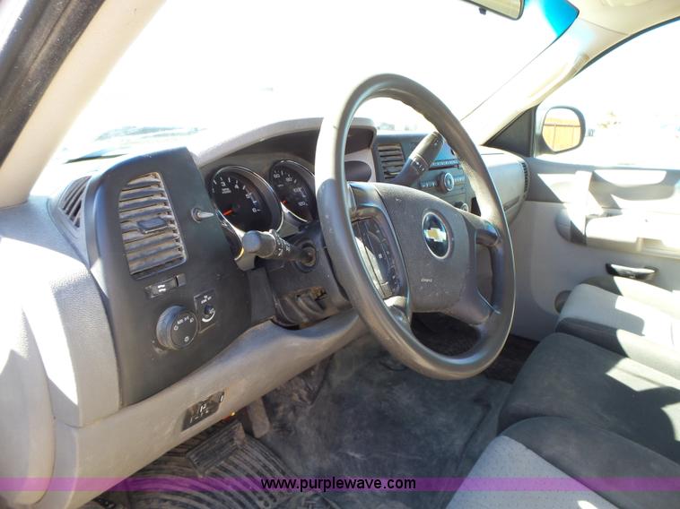 image for item L5604 2009 Chevrolet Silverado 2500HD Ext. Cab pickup truck