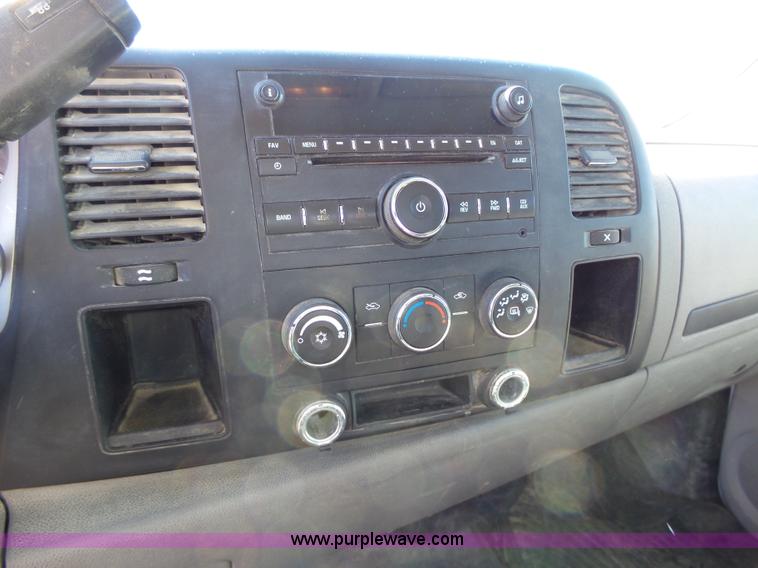 image for item L5604 2009 Chevrolet Silverado 2500HD Ext. Cab pickup truck