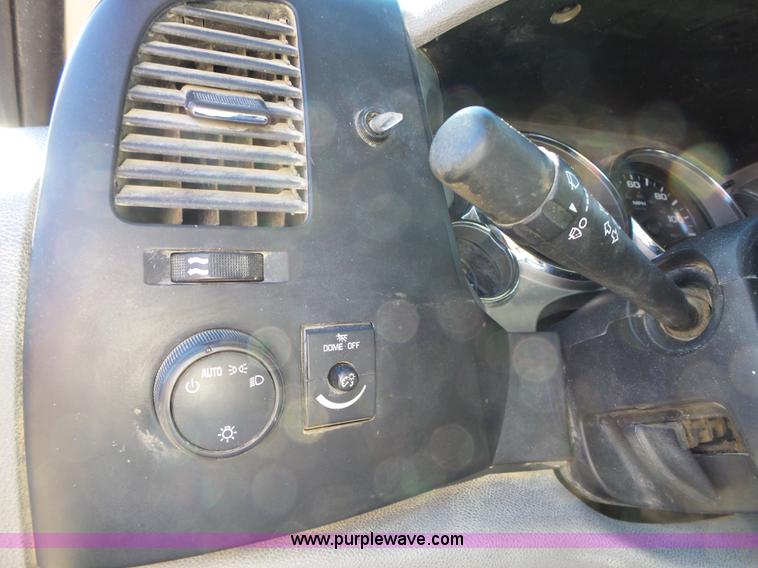 image for item L5604 2009 Chevrolet Silverado 2500HD Ext. Cab pickup truck