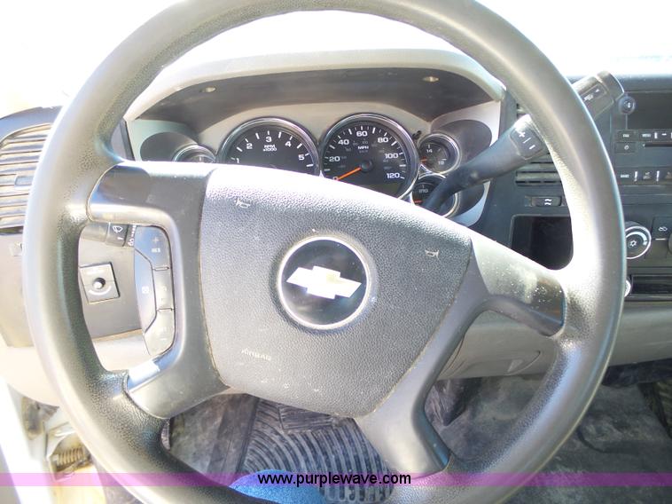 image for item L5604 2009 Chevrolet Silverado 2500HD Ext. Cab pickup truck