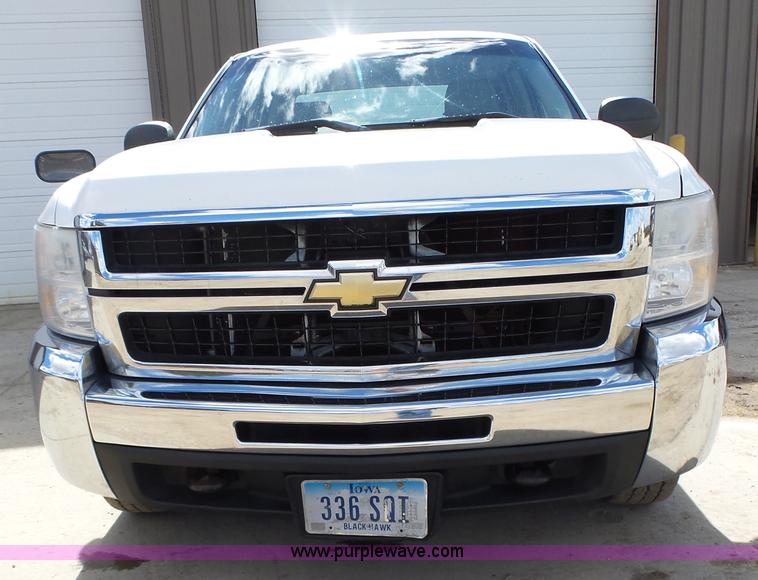 image for item L5605 2009 Chevrolet Silverado 2500HD Ext. Cab pickup truck