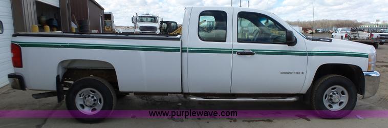image for item L5605 2009 Chevrolet Silverado 2500HD Ext. Cab pickup truck