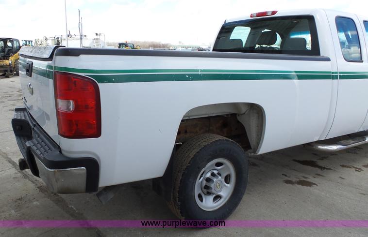 image for item L5605 2009 Chevrolet Silverado 2500HD Ext. Cab pickup truck