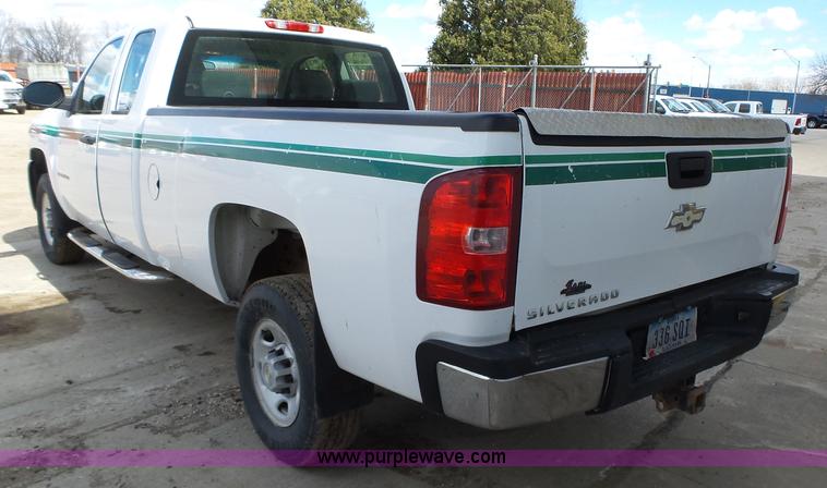 image for item L5605 2009 Chevrolet Silverado 2500HD Ext. Cab pickup truck