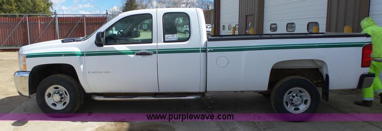 image for item L5605 2009 Chevrolet Silverado 2500HD Ext. Cab pickup truck