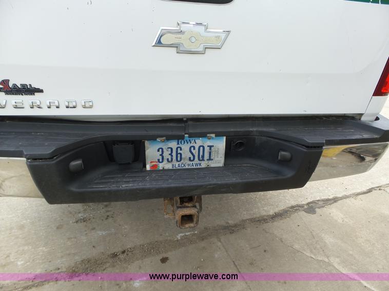 image for item L5605 2009 Chevrolet Silverado 2500HD Ext. Cab pickup truck