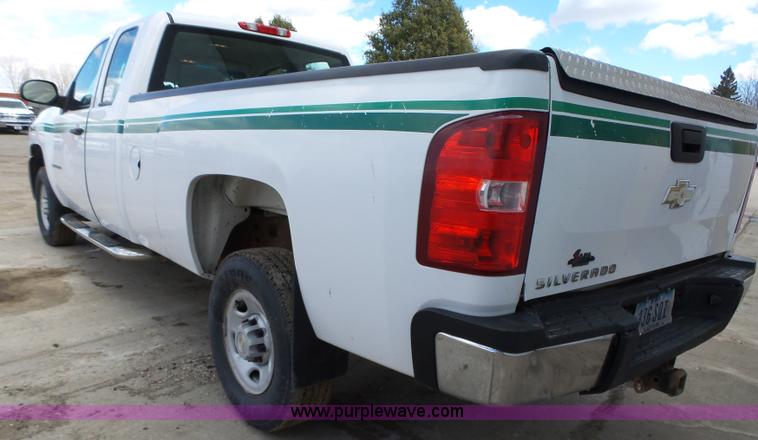 image for item L5605 2009 Chevrolet Silverado 2500HD Ext. Cab pickup truck