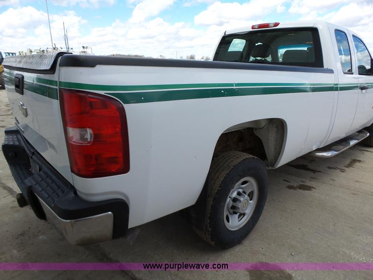 image for item L5605 2009 Chevrolet Silverado 2500HD Ext. Cab pickup truck