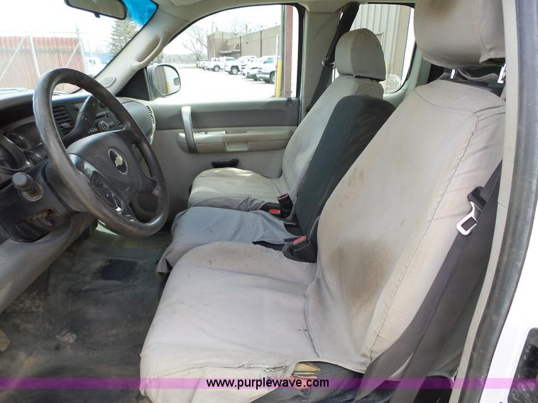 image for item L5605 2009 Chevrolet Silverado 2500HD Ext. Cab pickup truck