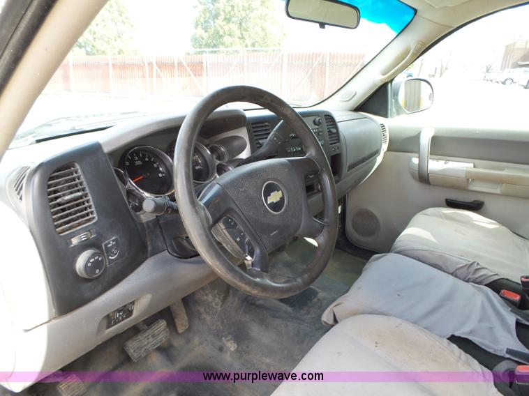 image for item L5605 2009 Chevrolet Silverado 2500HD Ext. Cab pickup truck