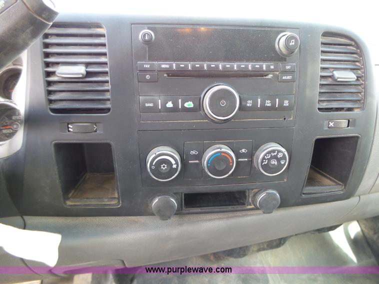 image for item L5605 2009 Chevrolet Silverado 2500HD Ext. Cab pickup truck