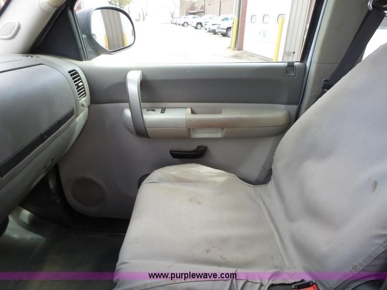 image for item L5605 2009 Chevrolet Silverado 2500HD Ext. Cab pickup truck