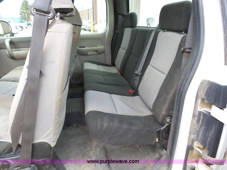 image for item L5605 2009 Chevrolet Silverado 2500HD Ext. Cab pickup truck