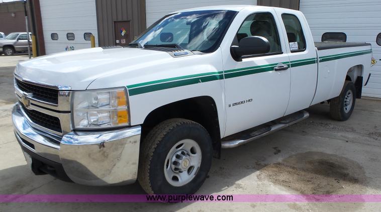 image for item L5605 2009 Chevrolet Silverado 2500HD Ext. Cab pickup truck