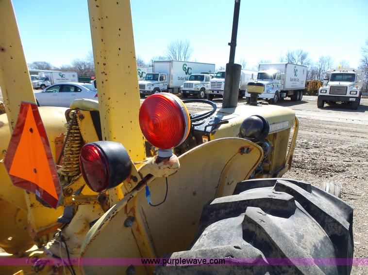 image for item L5608 John Deere 301A tractor