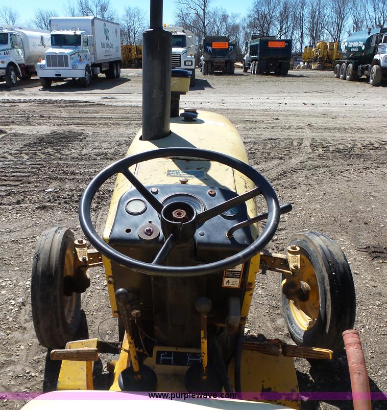 image for item L5608 John Deere 301A tractor