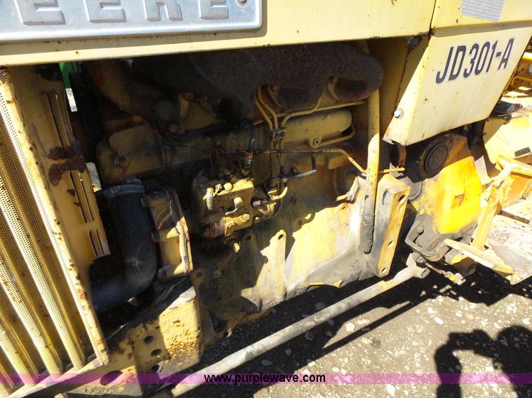 image for item L5608 John Deere 301A tractor