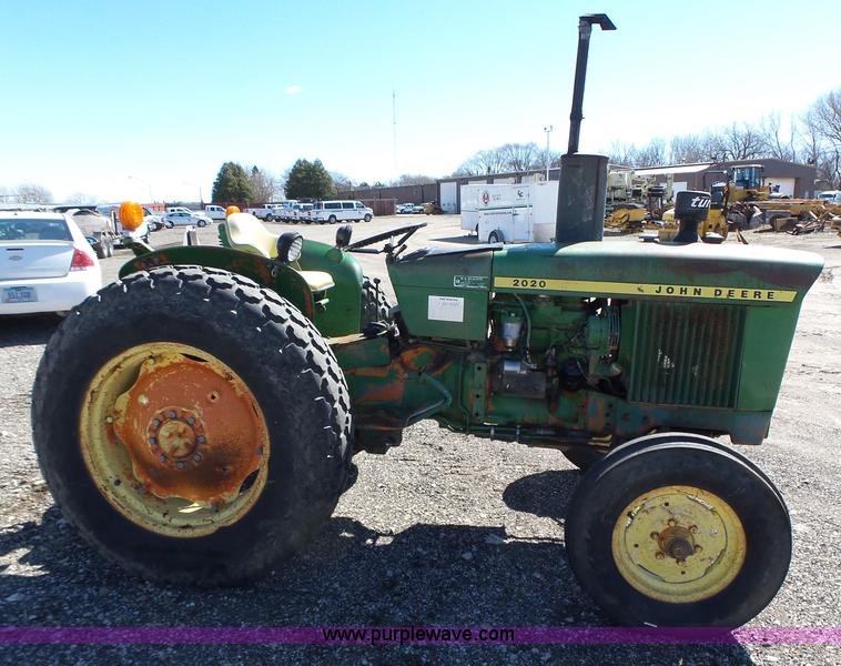 image for item L5609 John Deere 301A tractor