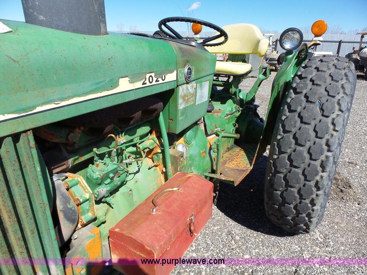 image for item L5609 John Deere 301A tractor