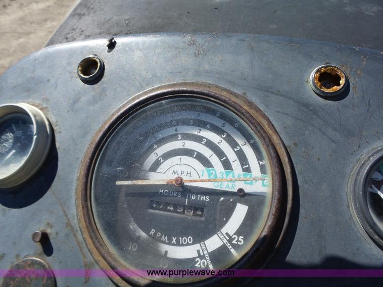 image for item L5609 John Deere 301A tractor