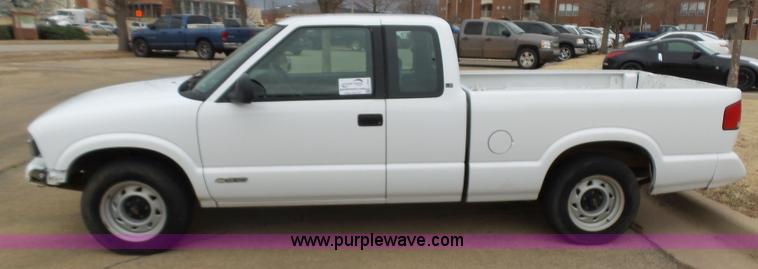 image for item L5763 1994 Chevrolet S10 Ext. Cab pickup truck