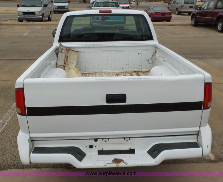 image for item L5763 1994 Chevrolet S10 Ext. Cab pickup truck
