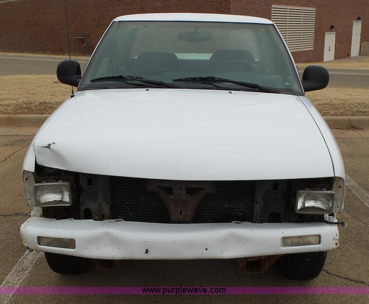 image for item L5763 1994 Chevrolet S10 Ext. Cab pickup truck