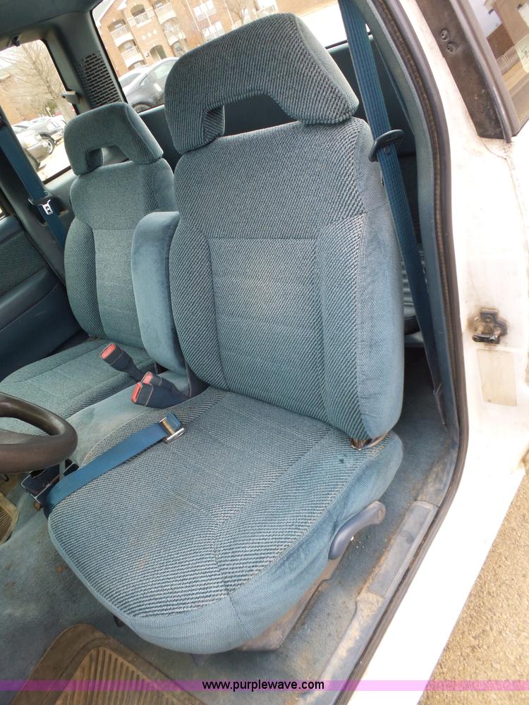 image for item L5763 1994 Chevrolet S10 Ext. Cab pickup truck