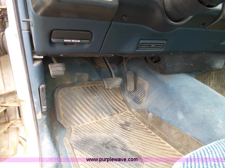 image for item L5763 1994 Chevrolet S10 Ext. Cab pickup truck