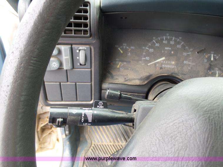 image for item L5763 1994 Chevrolet S10 Ext. Cab pickup truck