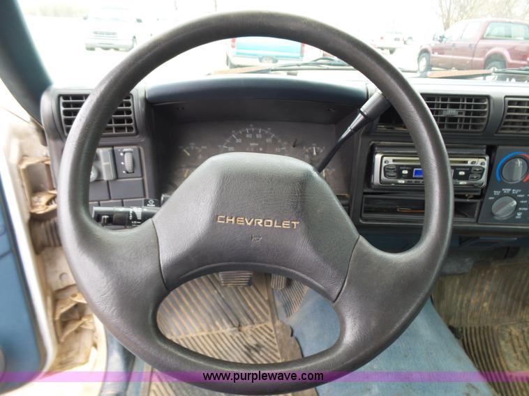 image for item L5763 1994 Chevrolet S10 Ext. Cab pickup truck