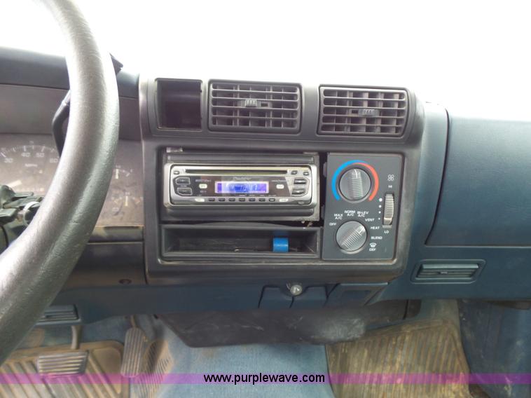 image for item L5763 1994 Chevrolet S10 Ext. Cab pickup truck