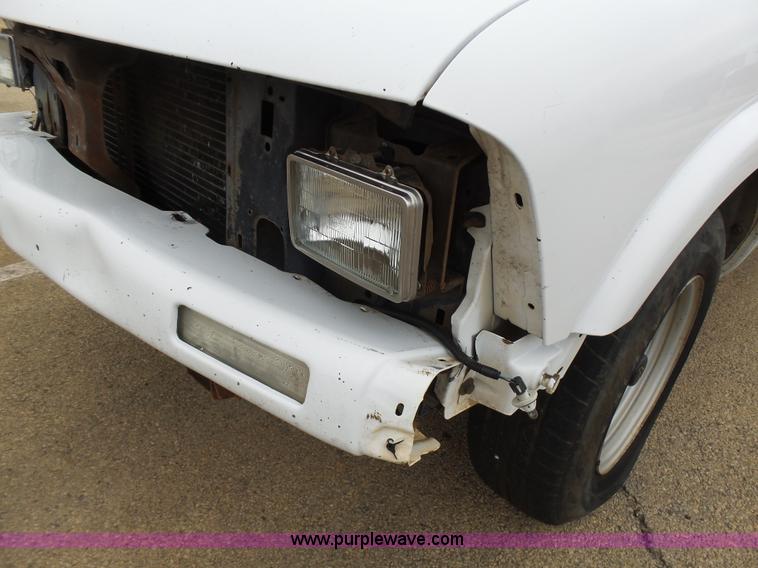 image for item L5763 1994 Chevrolet S10 Ext. Cab pickup truck