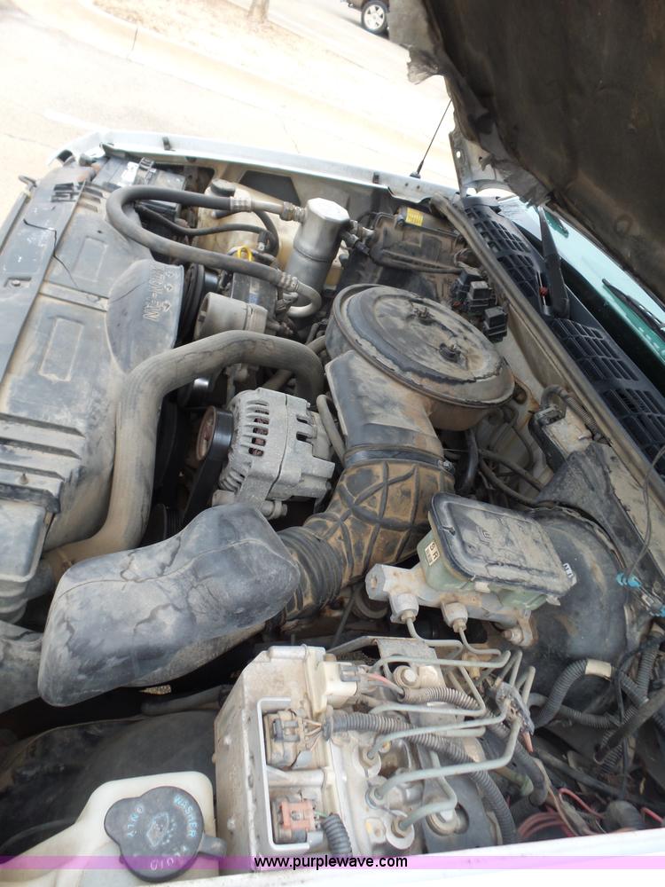 image for item L5763 1994 Chevrolet S10 Ext. Cab pickup truck