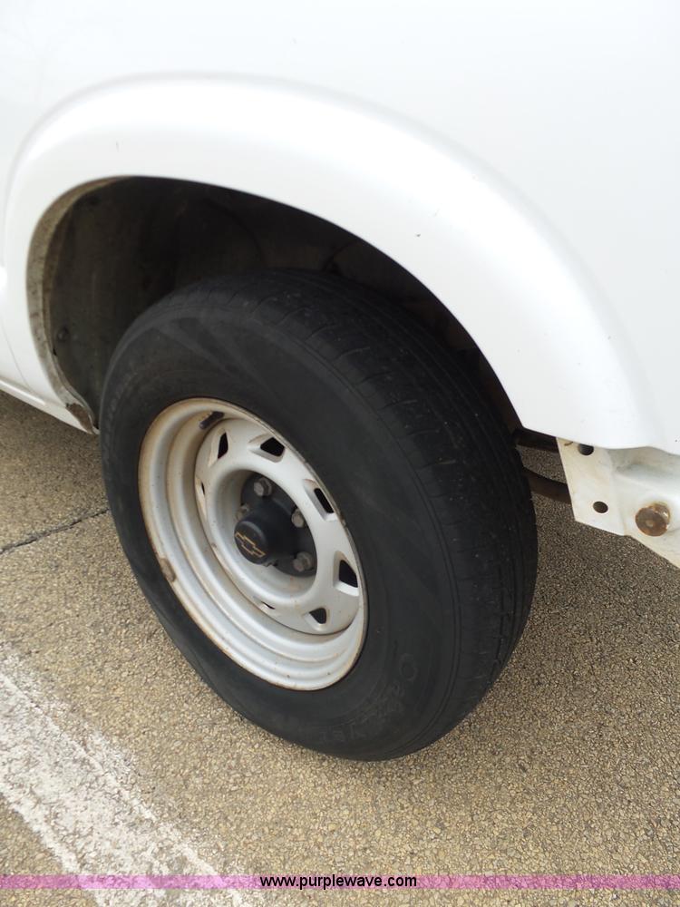 image for item L5763 1994 Chevrolet S10 Ext. Cab pickup truck