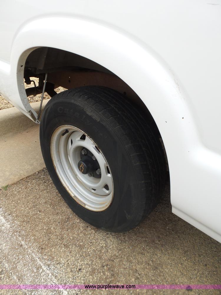 image for item L5763 1994 Chevrolet S10 Ext. Cab pickup truck