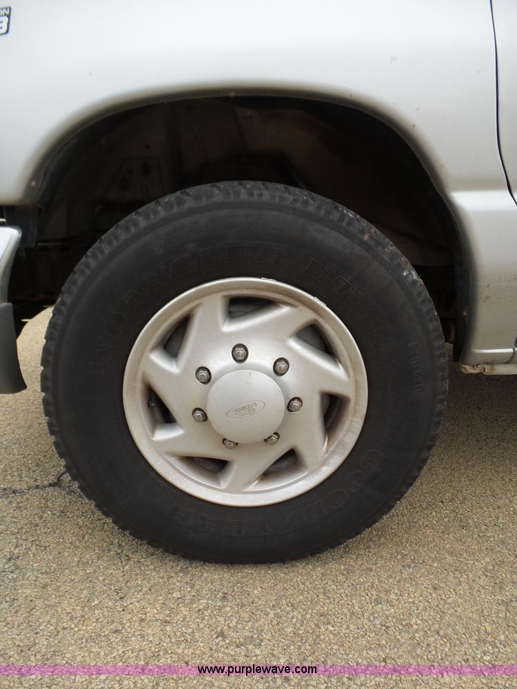 image for item L5764 1997 Ford Club Wagon E350 Super van