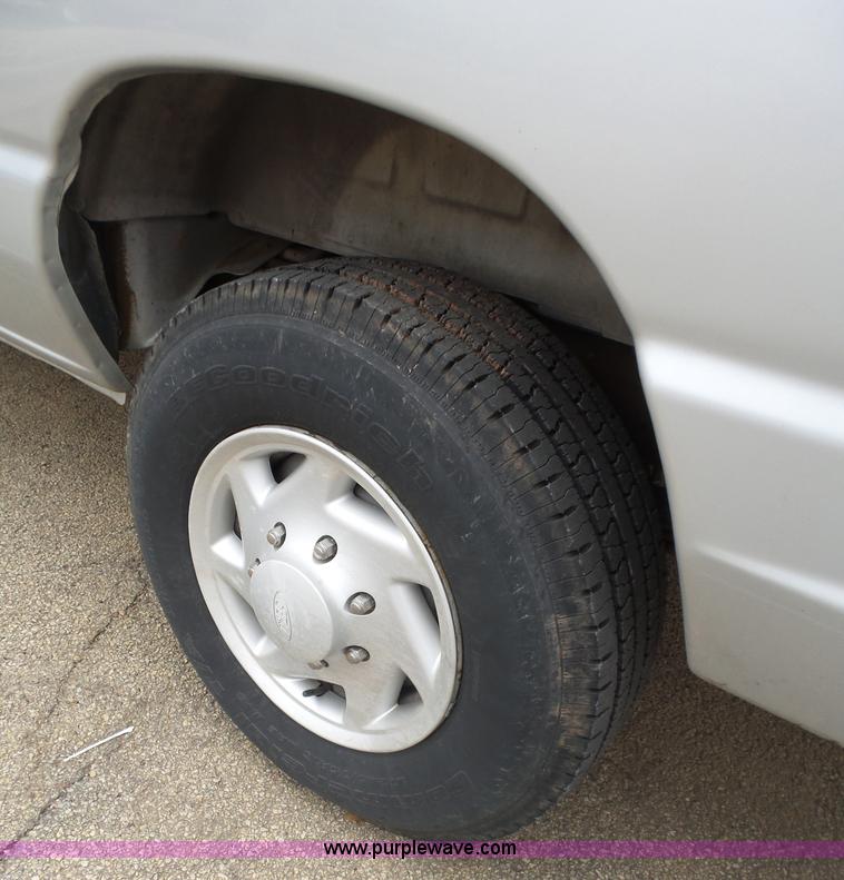 image for item L5765 1997 Ford Club Wagon E350 Super van
