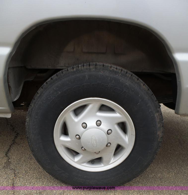 image for item L5765 1997 Ford Club Wagon E350 Super van