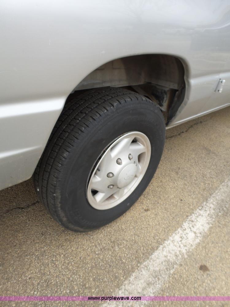 image for item L5765 1997 Ford Club Wagon E350 Super van