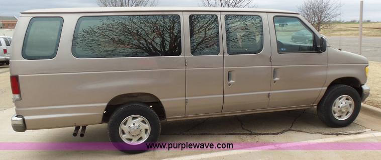 image for item L5767 1995 Ford Club Wagon E350 Super van
