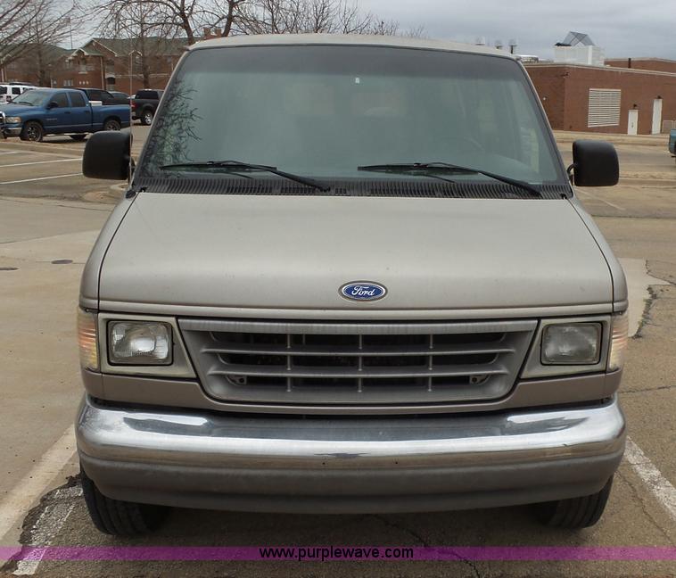 image for item L5767 1995 Ford Club Wagon E350 Super van