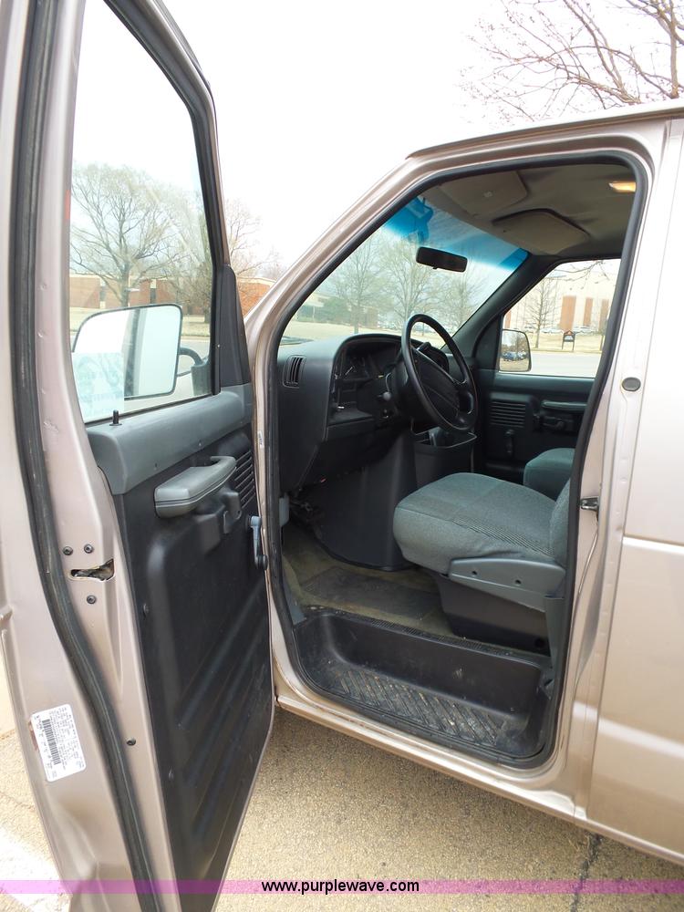 image for item L5767 1995 Ford Club Wagon E350 Super van