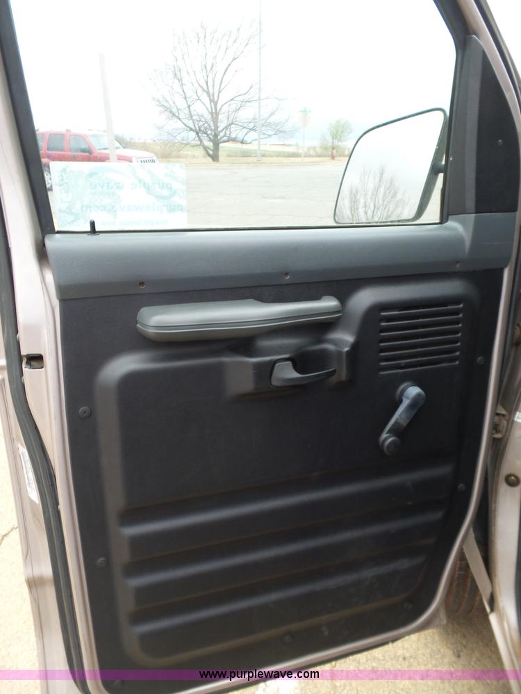 image for item L5767 1995 Ford Club Wagon E350 Super van