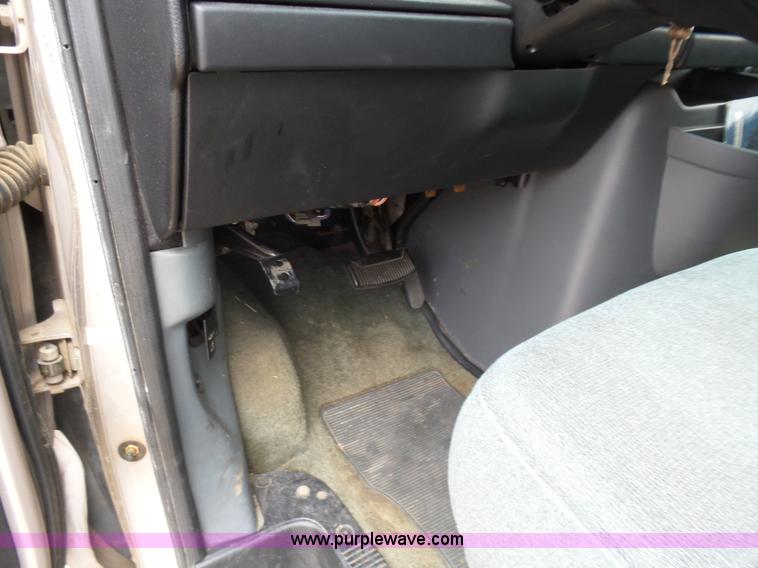 image for item L5767 1995 Ford Club Wagon E350 Super van