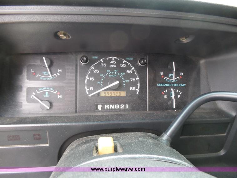 image for item L5767 1995 Ford Club Wagon E350 Super van