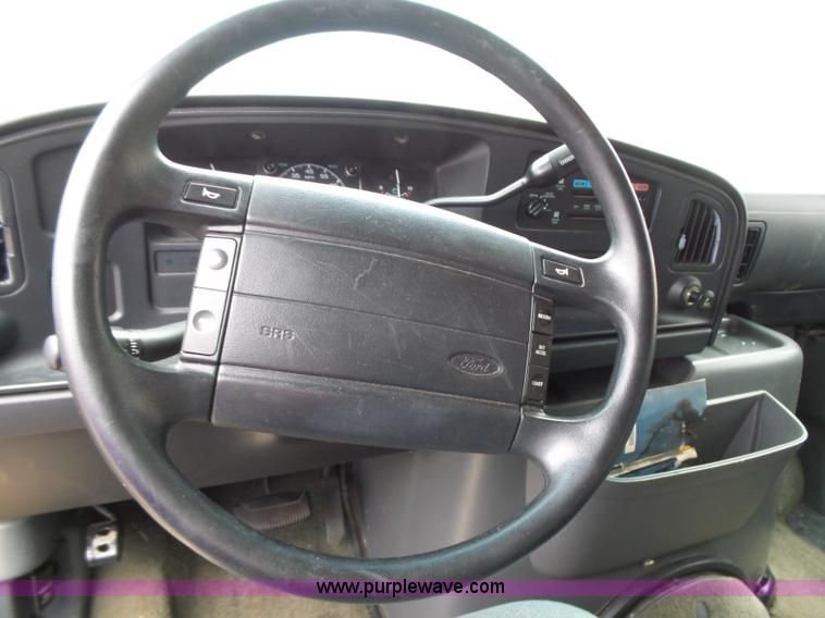 image for item L5767 1995 Ford Club Wagon E350 Super van