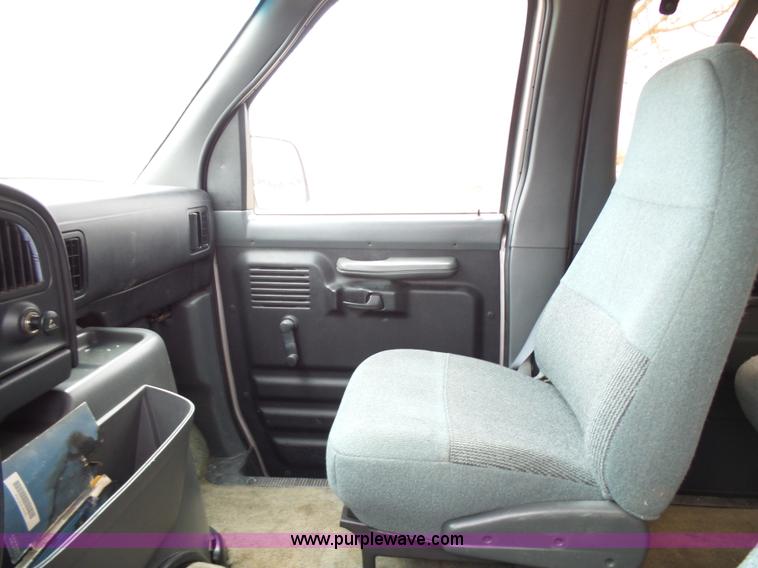 image for item L5767 1995 Ford Club Wagon E350 Super van