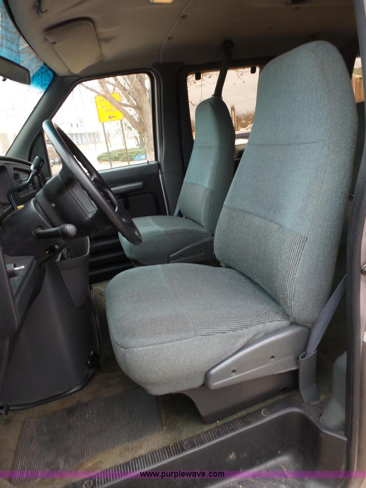 image for item L5767 1995 Ford Club Wagon E350 Super van